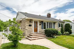 2 Maria Ct, Woburn, MA 01801 - Photo 1