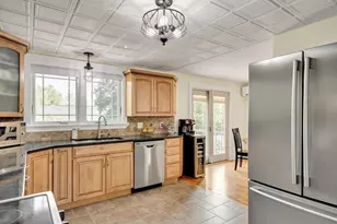 2 Maria Ct, Woburn, MA 01801 - Photo 7