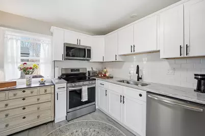 14 Dorothy Ave, Chicopee, MA 01020 - Photo 9