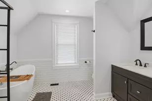 22 Elmwood St, Grafton, MA 01560 - Photo 11