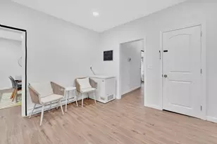 276 Dickinson St, Springfield, MA 01108 - Photo 15