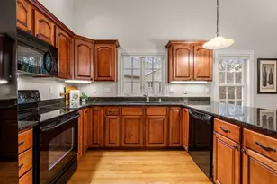 156 Canterbury Way, West Springfield, MA 01089 - Photo 5