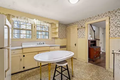 32 Grant Rd, Lynn, MA 01904 - Photo 9