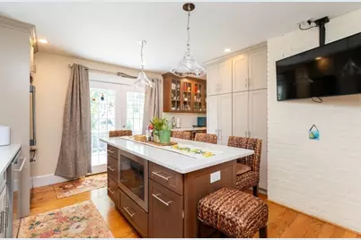 27 Richwood St, Boston, MA 02132 - Photo 9