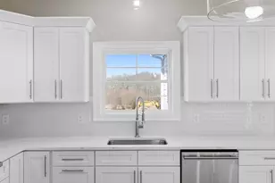 208 Rockland St, Dartmouth, MA 02748 - Photo 13