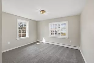 23 Sterling St, Chicopee, MA 01020 - Photo 13