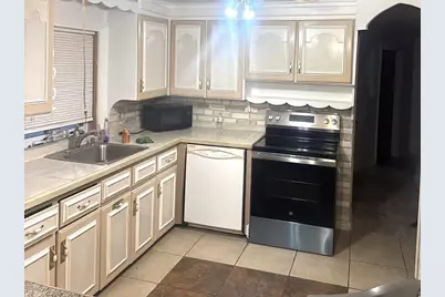 1 Rockland Road Ct, Auburn, MA 01501 - Photo 5