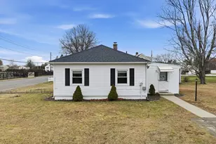 676 Chapin St, Ludlow, MA 01056 - Photo 3