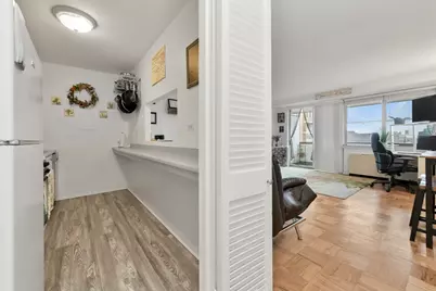 6 Whittier Pl #8P, Boston, MA 02114 - Photo 5