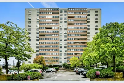 6 Whittier Pl #8P, Boston, MA 02114 - Photo 17