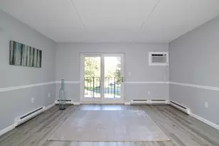 22 Maple Crest Cir, Holyoke, MA 01040 - Photo 3