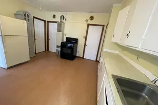 33 Nashua St, Fall River, MA 02721 - Photo 5