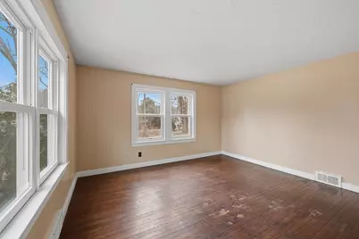 913 Lancaster Street, Leominster, MA 01453 - Photo 17