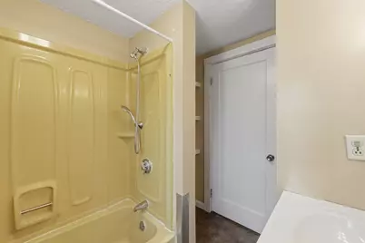 913 Lancaster Street, Leominster, MA 01453 - Photo 23