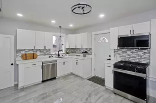 21 Chester St, Springfield, MA 01105 - Photo 3