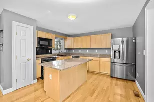 81 Beecher Pl, Newton, MA 02459 - Photo 7