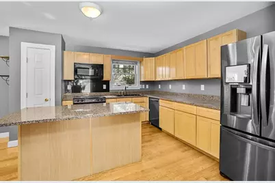 81 Beecher Pl #81, Newton, MA 02459 - Photo 5