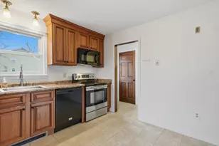 179 Pleasant Valley St, Methuen, MA 01844 - Photo 9