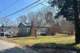 9 Cole St, Kingston, MA 02364 - Photo 1