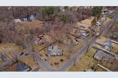 322 Holcomb Rd, Springfield, MA 01118 - Photo 29