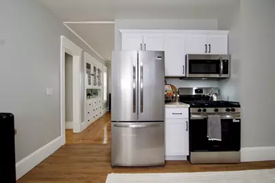 28 Bristol St, Springfield, MA 01109 - Photo 9