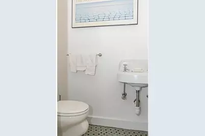 381 Vfw Parkway, Brookline, MA 02467 - Photo 9