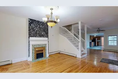 8 Crown Street, Worcester, MA 01609 - Photo 3