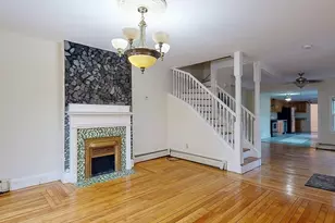 8 Crown St, Worcester, MA 01609 - Photo 3