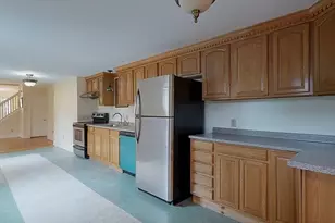 8 Crown St, Worcester, MA 01609 - Photo 9