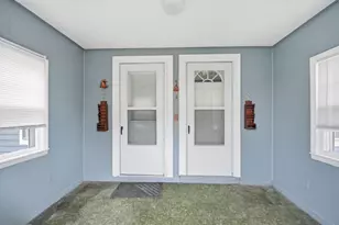 10-12 Oakdale Pl, Easthampton, MA 01027 - Photo 9