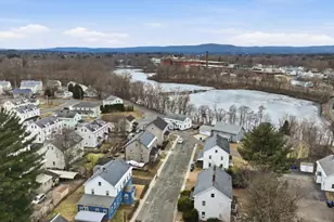 10-12 Oakdale Pl, Easthampton, MA 01027 - Photo 3