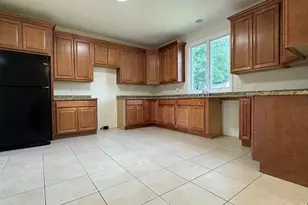 136 Thompkins Ave, East Longmeadow, MA 01028 - Photo 11