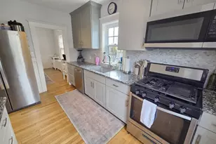 70 Chestnut St, Fairhaven, MA 02719 - Photo 9