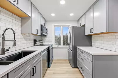 10 Eaton Ct #10, Amherst, MA 01002 - Photo 5