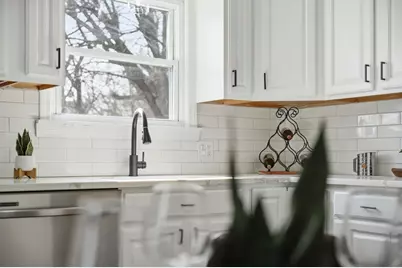 126 Windemere St, Springfield, MA 01104 - Photo 9