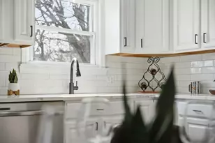 126 Windemere St, Springfield, MA 01104 - Photo 9