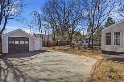 126 Windemere St, Springfield, MA 01104 - Photo 21