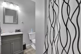 40 Laurel St, Holyoke, MA 01040 - Photo 31