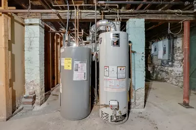 40 Laurel St, Holyoke, MA 01040 - Photo 37