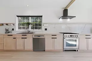 11 Sherwood St, Boston, MA 02131 - Photo 3