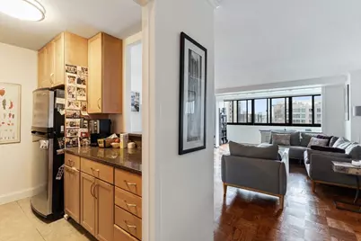 2 Hawthorne Place #10C, Boston, MA 02114 - Photo 3