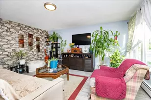 945 Riverside Dr, Methuen, MA 01844 - Photo 5