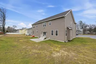 110 Crystal Brook Dr, Springfield, MA 01118 - Photo 3