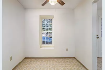 303 Ridgefield Cir #A, Clinton, MA 01510 - Photo 5