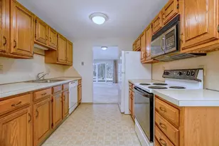 303 Ridgefield Cir, Clinton, MA 01510 - Photo 3