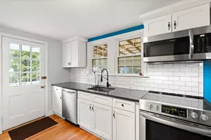 72 Village St, Marblehead, MA 01945 - Photo 5