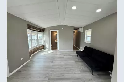 31 Mobile Home Way, Springfield, MA 01119 - Photo 3