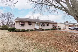 51 Pincushion Rd, Framingham, MA 01702 - Photo 3