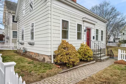 54 Rowland St, Marblehead, MA 01945 - Photo 3