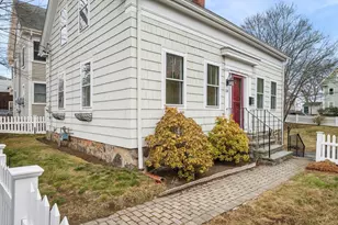 54 Rowland St, Marblehead, MA 01945 - Photo 3